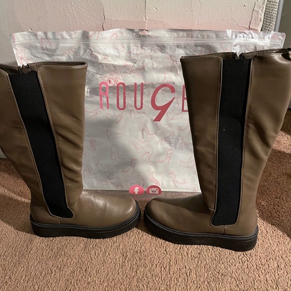 Tall platform boot. - Picture 4 of 6